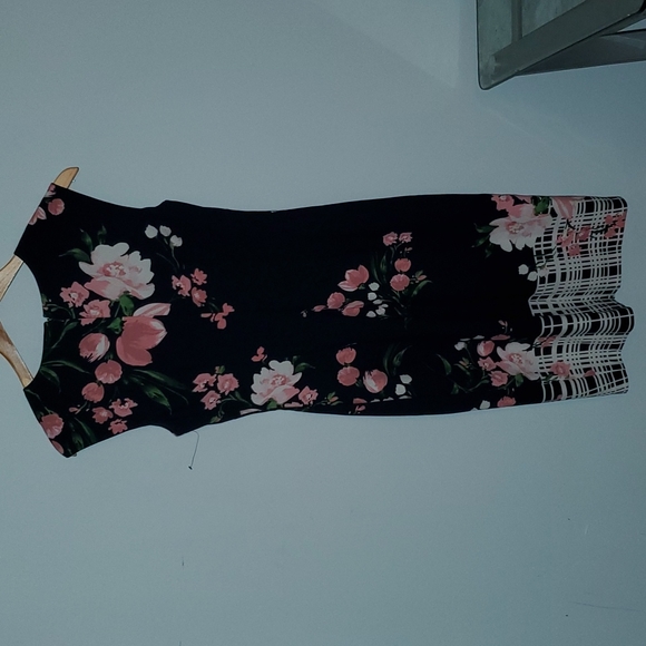 Vince Camuto | Floral Dress - Picture 5 of 5